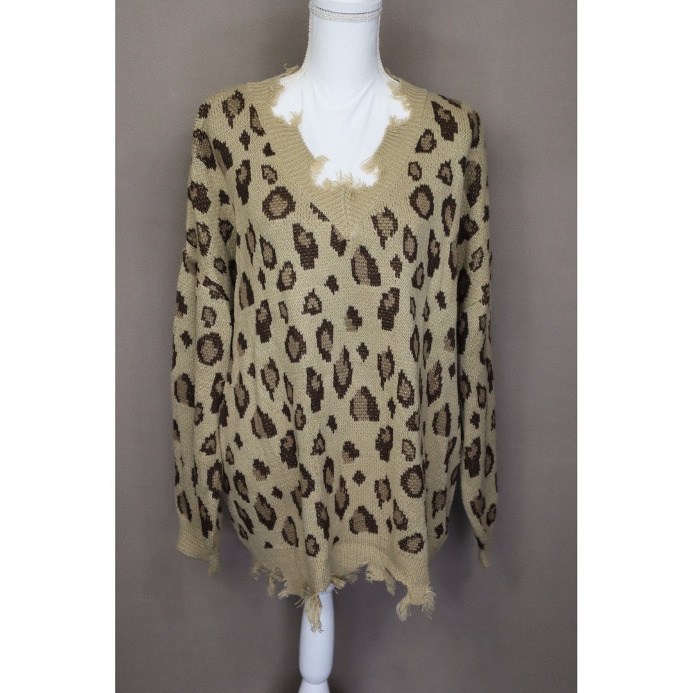 L Love Women's‎ Leopard Print Sweater Size M